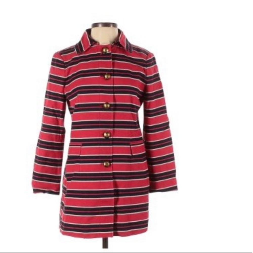 This jacket is in good condition with minor signs of wear.